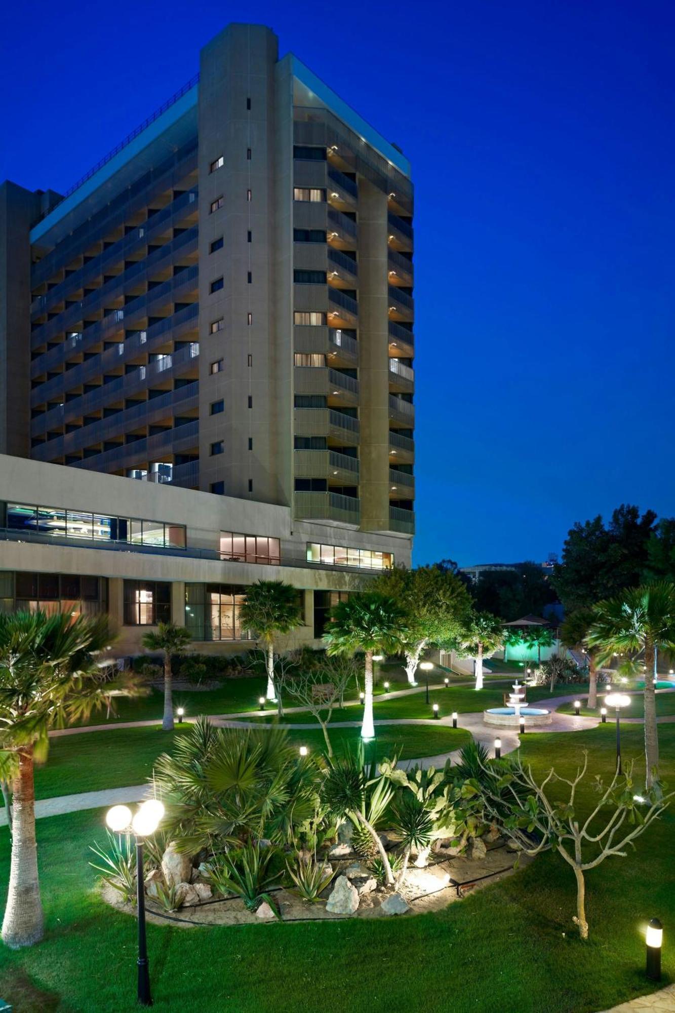 เลอ เมริเดียน อัลโคบาร์ Hotel อัลโคห์บาร์ ภายนอก รูปภาพ Hilton Athens