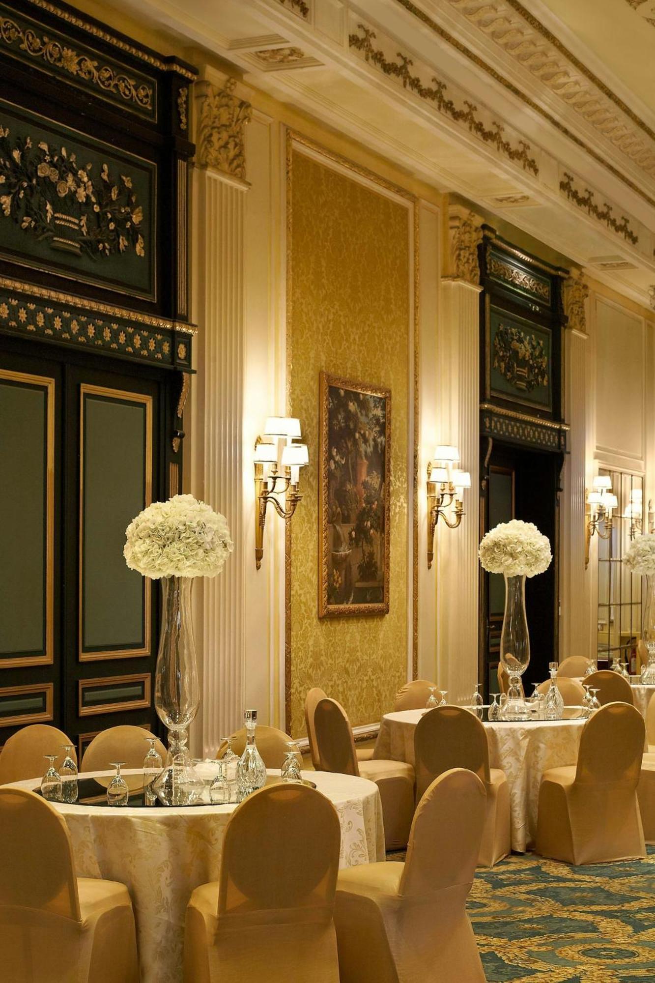 เลอ เมริเดียน อัลโคบาร์ Hotel อัลโคห์บาร์ ภายนอก รูปภาพ The interior of the restaurant