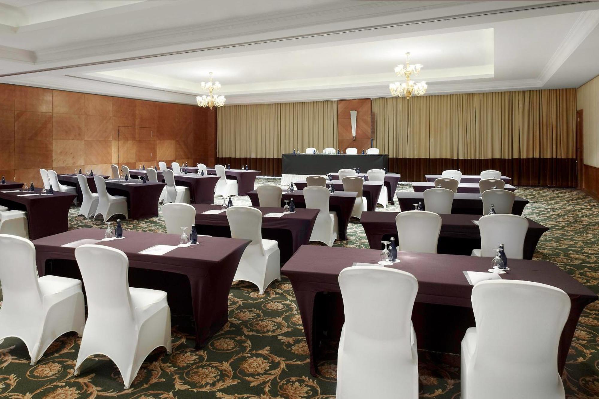 เลอ เมริเดียน อัลโคบาร์ Hotel อัลโคห์บาร์ ภายนอก รูปภาพ Meeting room