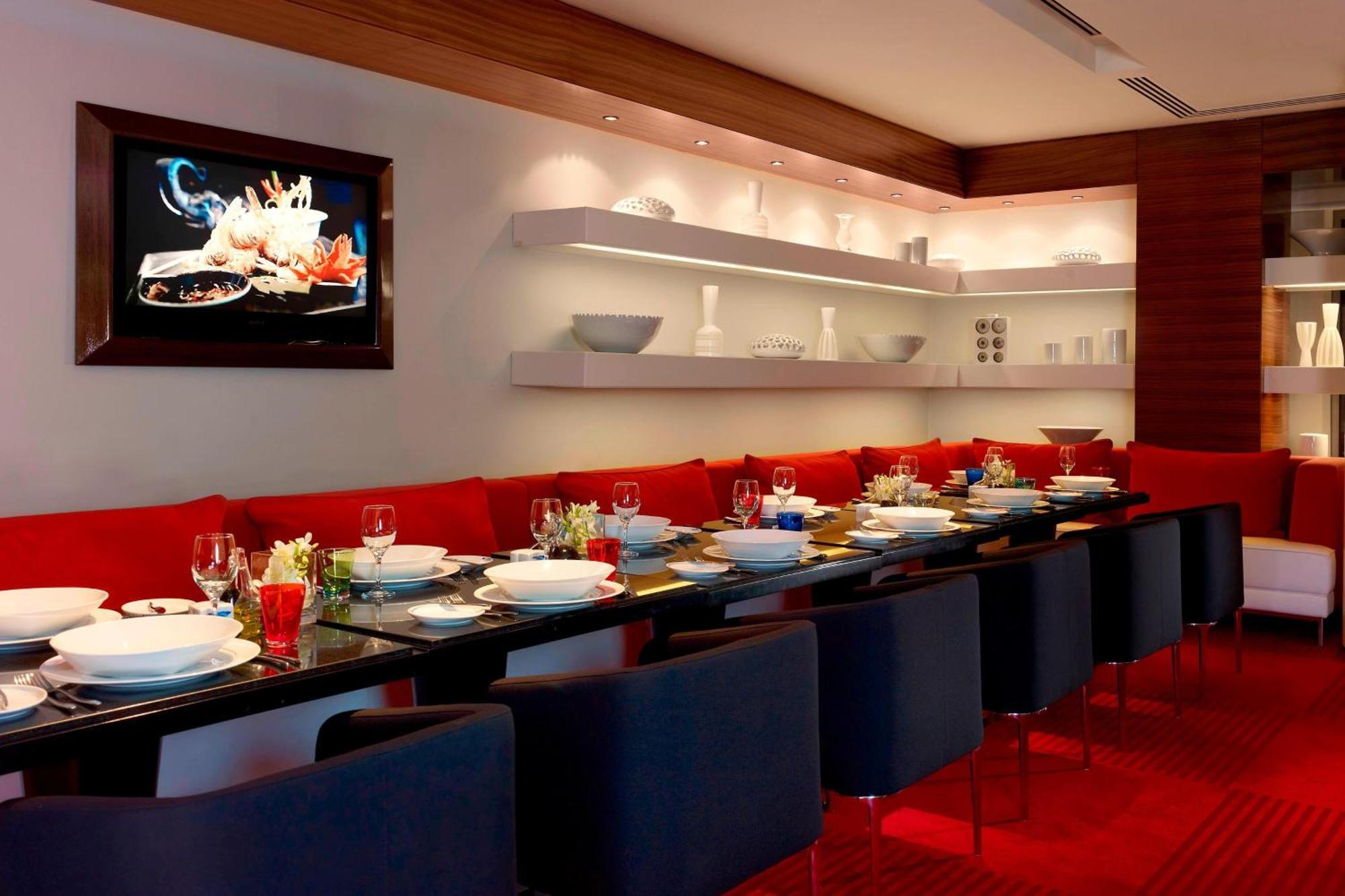 เลอ เมริเดียน อัลโคบาร์ Hotel อัลโคห์บาร์ ภายนอก รูปภาพ The interior of the restaurant