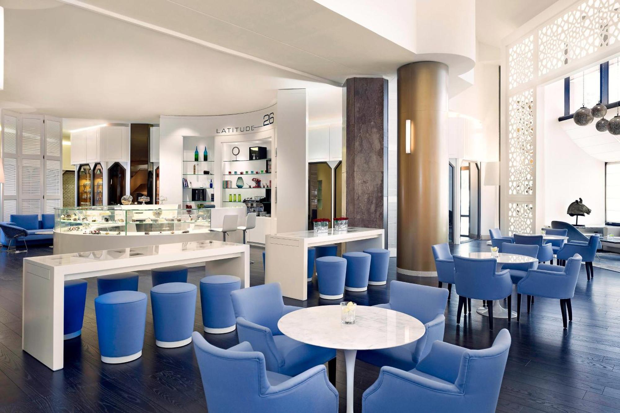 เลอ เมริเดียน อัลโคบาร์ Hotel อัลโคห์บาร์ ภายนอก รูปภาพ The lounge at the airport