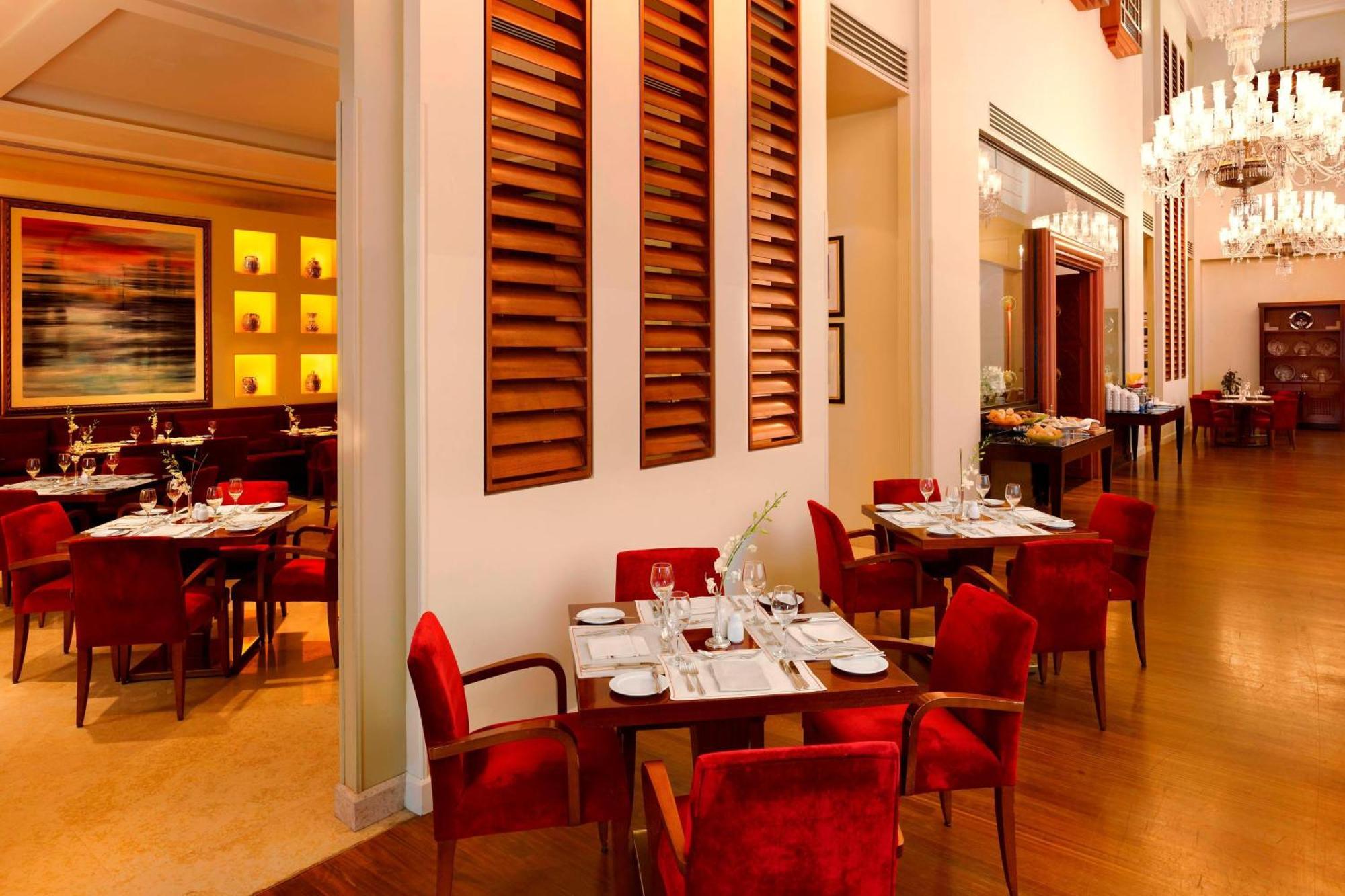 เลอ เมริเดียน อัลโคบาร์ Hotel อัลโคห์บาร์ ภายนอก รูปภาพ The restaurant