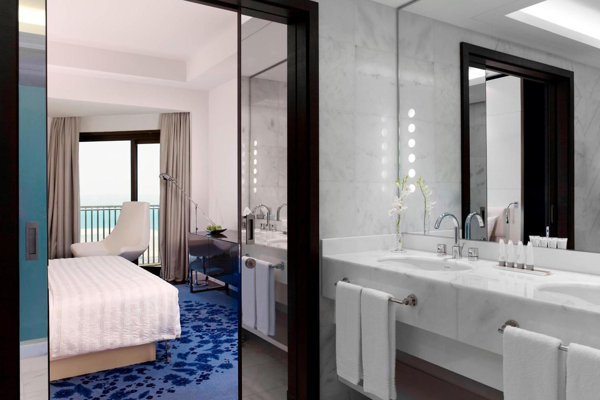 เลอ เมริเดียน อัลโคบาร์ Hotel อัลโคห์บาร์ ภายนอก รูปภาพ A guest room at the hotel