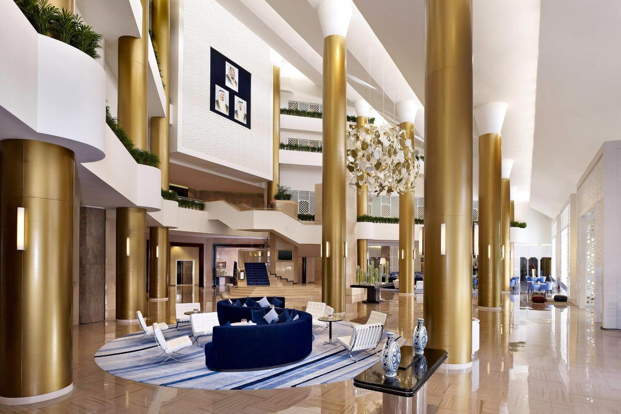 เลอ เมริเดียน อัลโคบาร์ Hotel อัลโคห์บาร์ ภายนอก รูปภาพ The lobby of the hotel